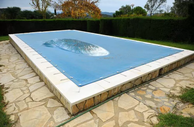 Mise en hivernage d'un bassin de nage, Roquebrune-sur-Argens, ADC Polyester