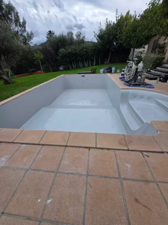 Quels sont les avantages de la résine polyester pour une piscine creusée ?, Roquebrune-sur-Argens, ADC Polyester