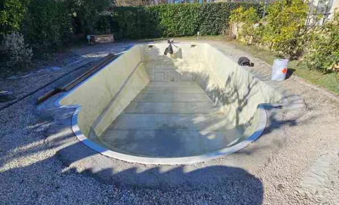 Rénovation de piscine en polyester, Roquebrune-sur-Argens, ADC Polyester