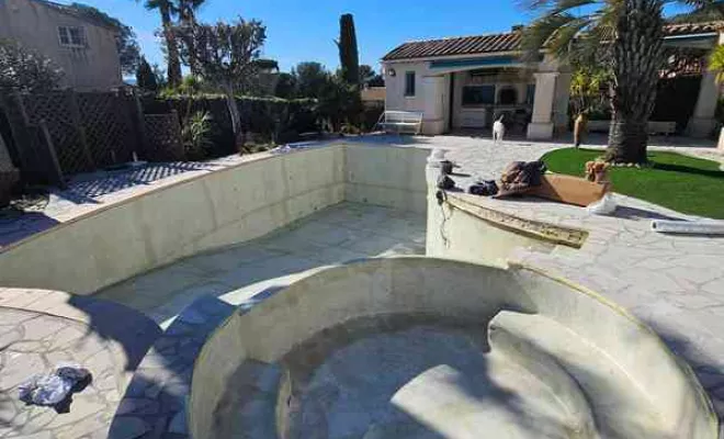 Rénovation de piscine en polyester, Roquebrune-sur-Argens, ADC Polyester