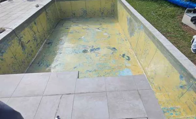 Rénovation de piscine en polyester, Roquebrune-sur-Argens, ADC Polyester