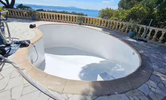 Rénovation de piscine en polyester, Roquebrune-sur-Argens, ADC Polyester