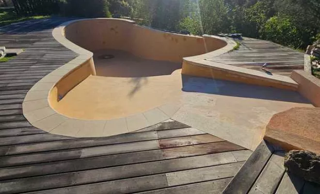 Rénovation de piscine en polyester, Roquebrune-sur-Argens, ADC Polyester