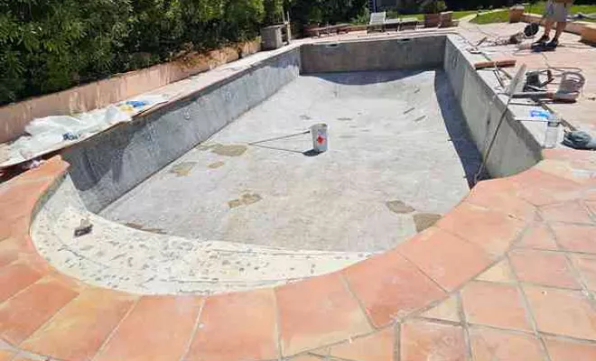 Rénovation de piscine en polyester, Roquebrune-sur-Argens, ADC Polyester