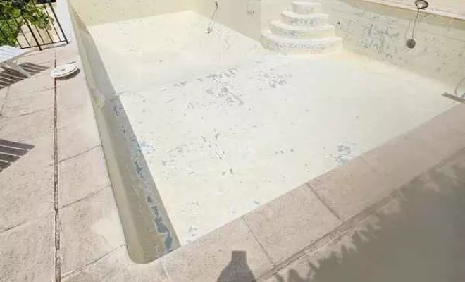 Rénovation de piscine en polyester, Roquebrune-sur-Argens, ADC Polyester