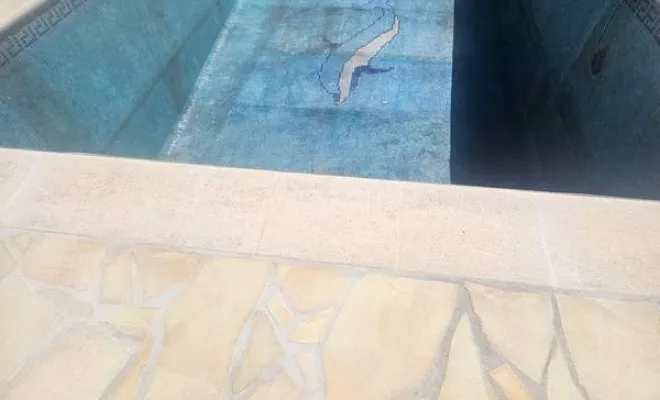 Rénovation de piscine en polyester, Roquebrune-sur-Argens, ADC Polyester