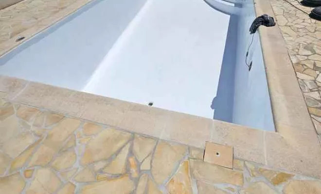 Rénovation de piscine en polyester, Roquebrune-sur-Argens, ADC Polyester