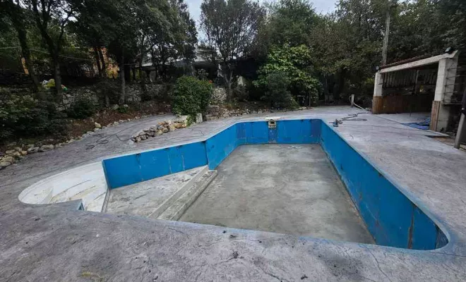 Rénovation de piscine en polyester, Roquebrune-sur-Argens, ADC Polyester