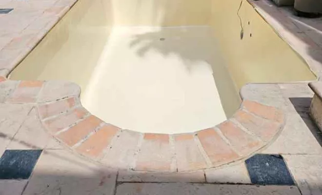 Rénovation de piscine en polyester, Roquebrune-sur-Argens, ADC Polyester
