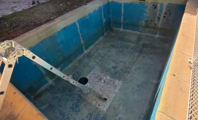 Rénovation de piscine en polyester, Roquebrune-sur-Argens, ADC Polyester