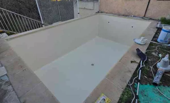 Rénovation de piscine en polyester, Roquebrune-sur-Argens, ADC Polyester