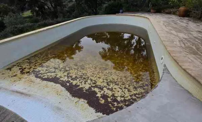 Rénovation de piscine en polyester, Roquebrune-sur-Argens, ADC Polyester