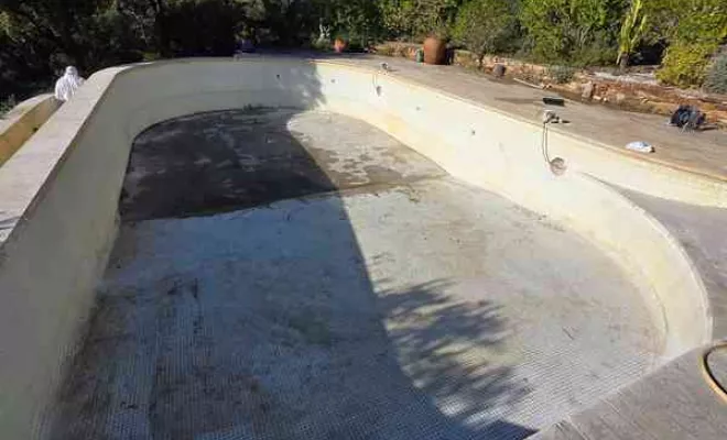Rénovation de piscine en polyester, Roquebrune-sur-Argens, ADC Polyester