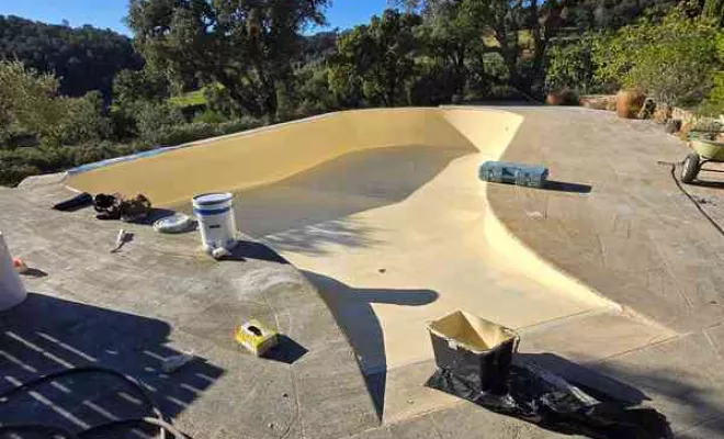 Rénovation de piscine en polyester, Roquebrune-sur-Argens, ADC Polyester