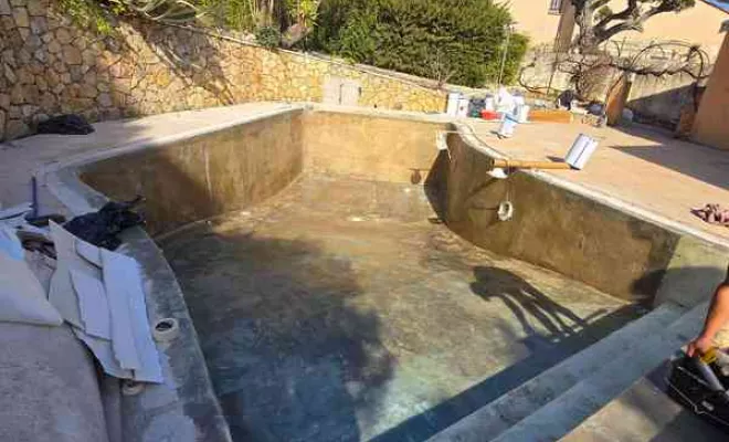 Rénovation de piscine en polyester, Roquebrune-sur-Argens, ADC Polyester