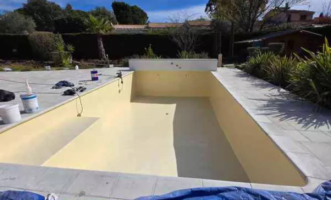 Rénovation de piscine en polyester, Roquebrune-sur-Argens, ADC Polyester