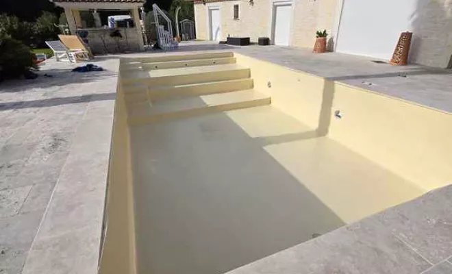 Rénovation de piscine en polyester, Roquebrune-sur-Argens, ADC Polyester