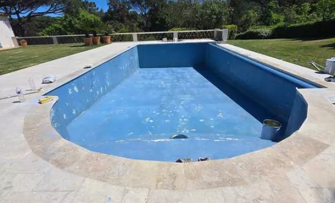 Rénovation de piscine en polyester, Roquebrune-sur-Argens, ADC Polyester