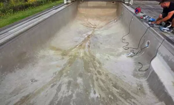Rénovation de piscine en polyester, Roquebrune-sur-Argens, ADC Polyester