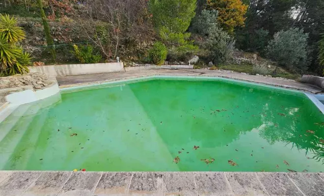 Rénovation de piscine en polyester, Roquebrune-sur-Argens, ADC Polyester