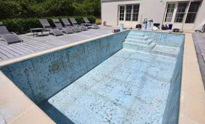 Rénovation de piscine en polyester, Roquebrune-sur-Argens, ADC Polyester