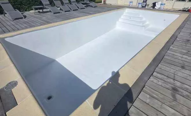 Rénovation de piscine en polyester, Roquebrune-sur-Argens, ADC Polyester