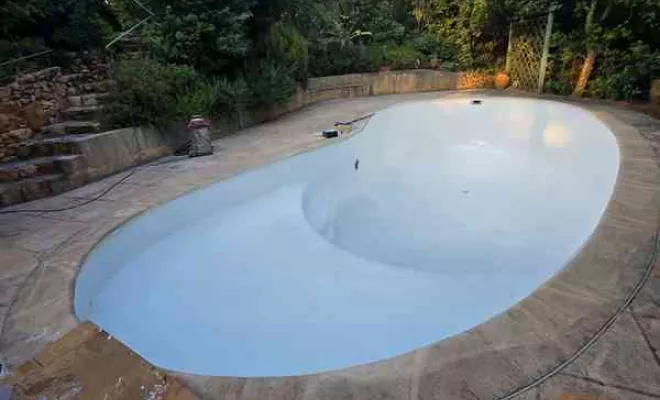 Rénovation de piscine en polyester, Roquebrune-sur-Argens, ADC Polyester