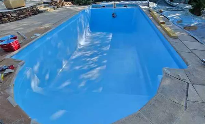 Rénovation de piscine en polyester, Roquebrune-sur-Argens, ADC Polyester