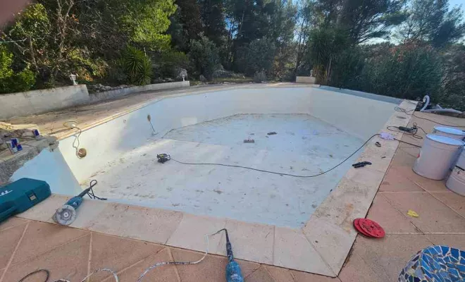 Rénovation de piscine en polyester, Roquebrune-sur-Argens, ADC Polyester