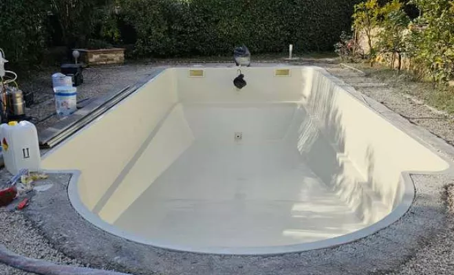 Rénovation de piscine en polyester, Roquebrune-sur-Argens, ADC Polyester
