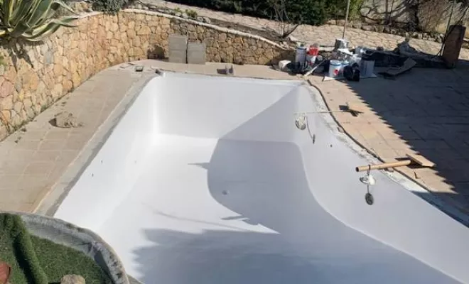 Rénovation de piscine en polyester, Roquebrune-sur-Argens, ADC Polyester