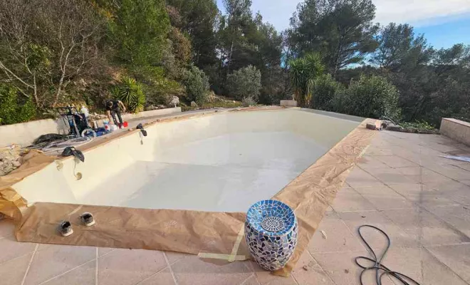 Rénovation de piscine en polyester, Roquebrune-sur-Argens, ADC Polyester