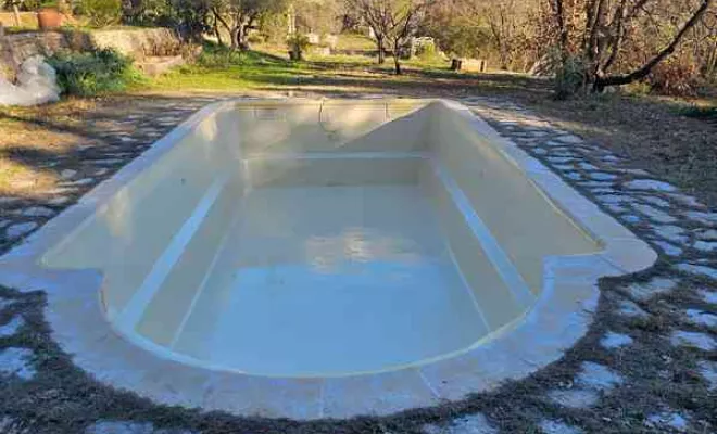 Rénovation de piscine en polyester, Roquebrune-sur-Argens, ADC Polyester